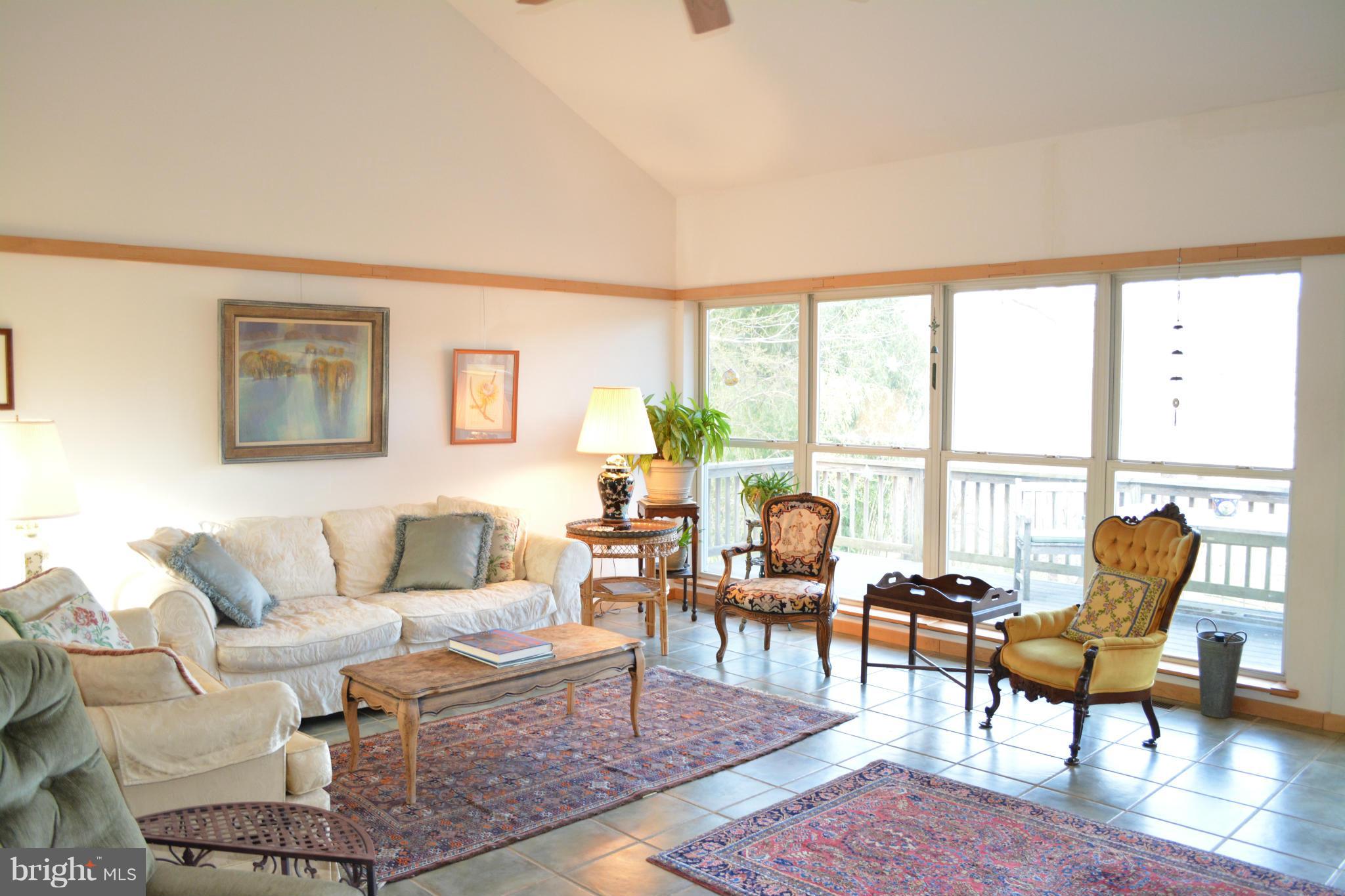 38313 North Fork Road Purcellville, VA 20132 - Photo 13 of 30 Living Room