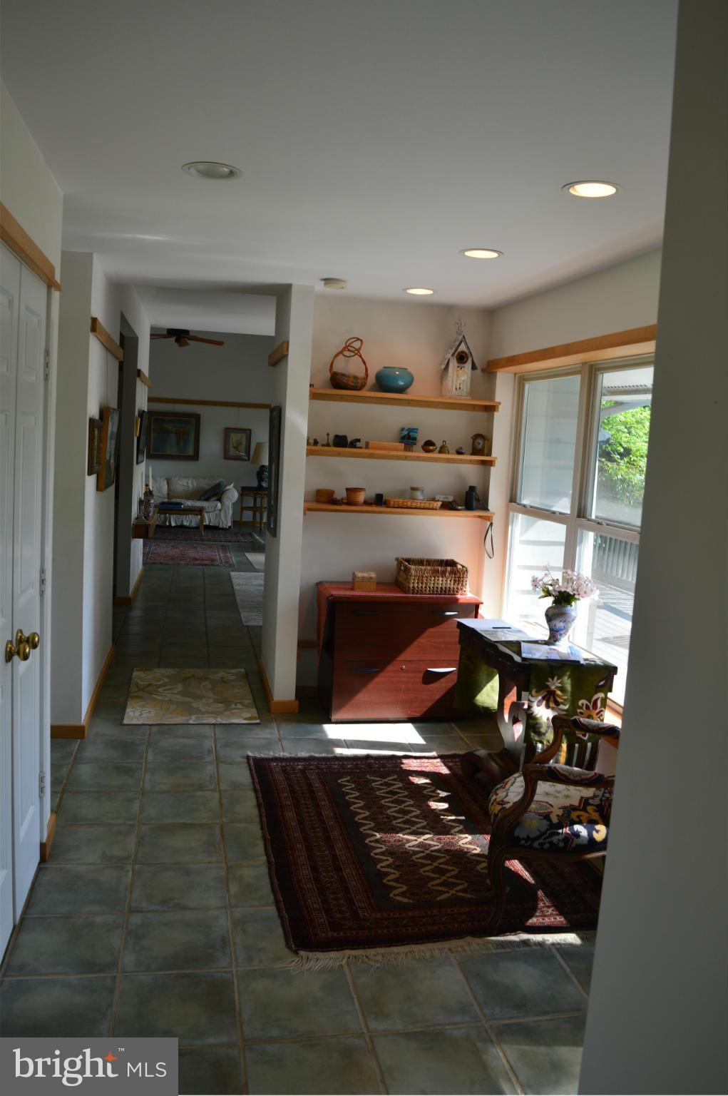 38313 North Fork Road Purcellville, VA 20132 - Photo 14 of 30 Inviting Entryway