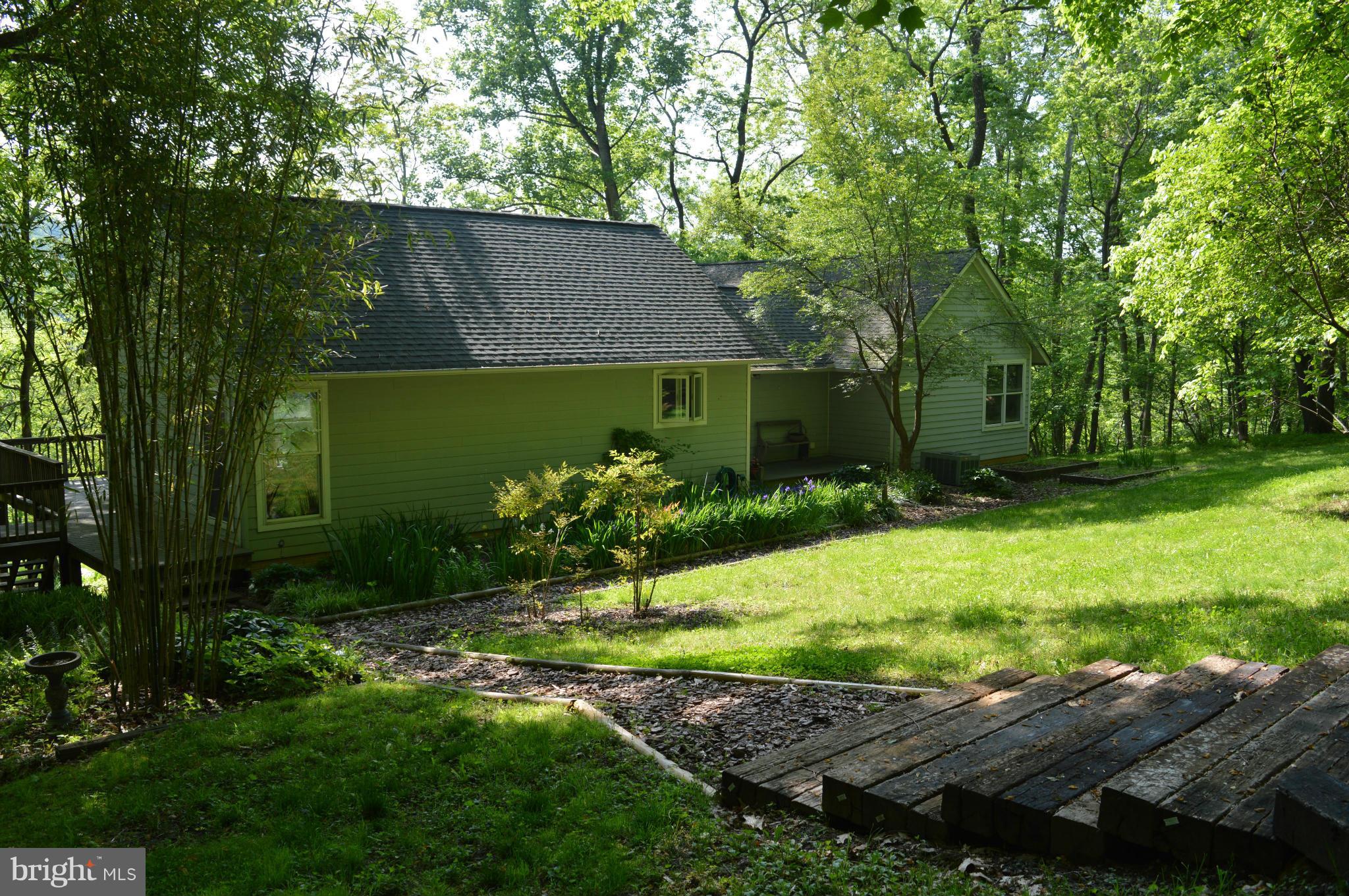 38313 North Fork Road Purcellville, VA 20132 - Photo 7 of 30 Quiet and unassuming opens to bright and open!
