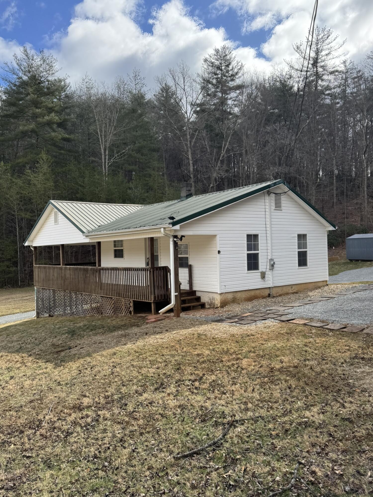 a view of a house with a yard