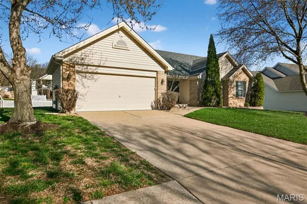 $385,000 | 877 Home Park Drive, St. Peters, MO 63376