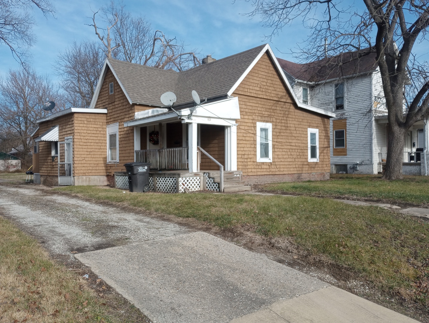 913 East Fairchild St