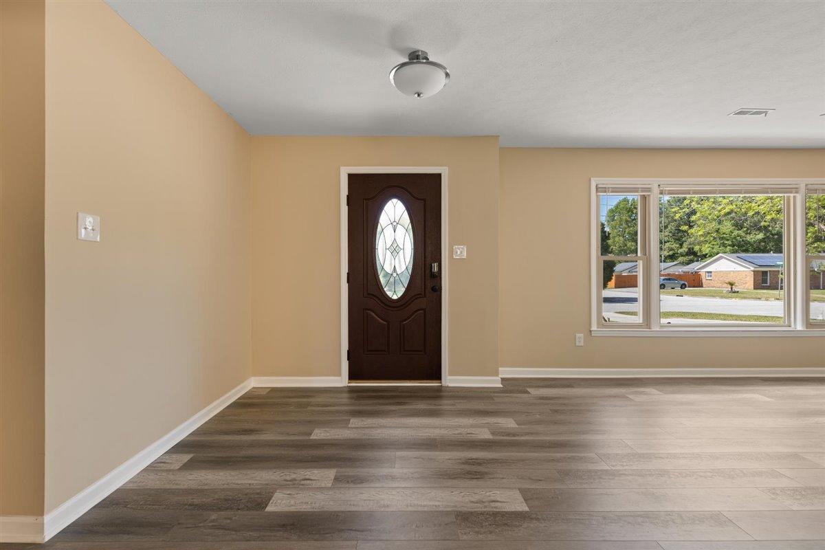 7666 Chippendale Road North Charleston, SC 29420 - Photo 3 of 22 Foyer