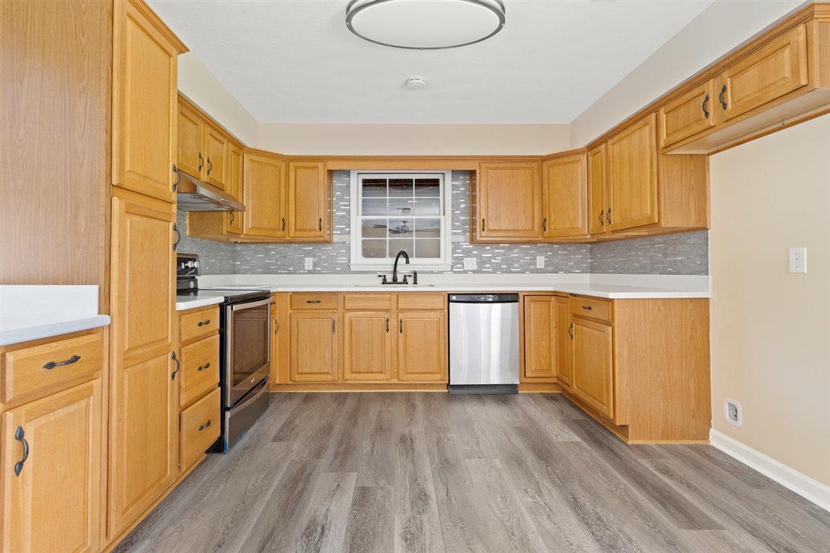 7666 Chippendale Road North Charleston, SC 29420 - Photo 7 of 22 kithchen
