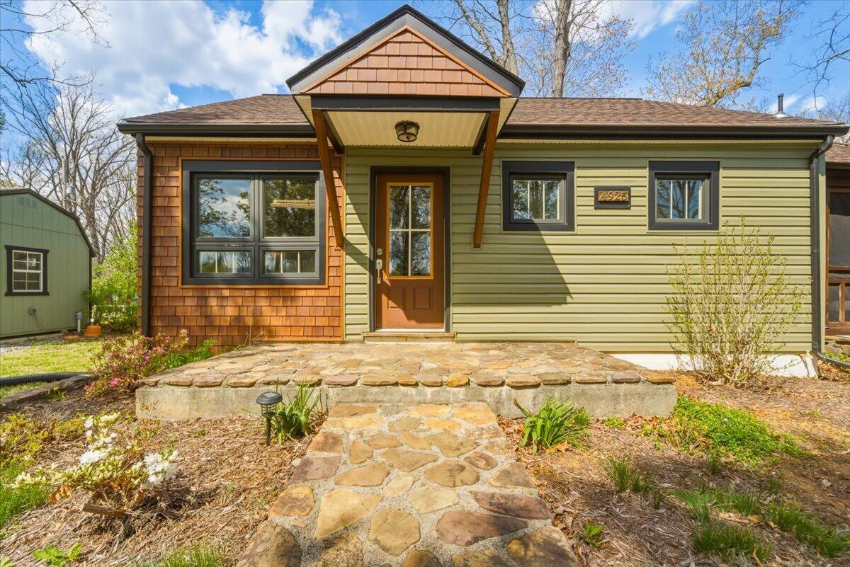 4925 Oak Road Northwest Roanoke, VA 24017 - Photo 3 of 44 03-Oak Dr-3