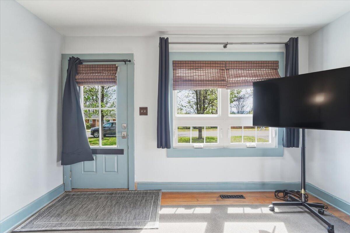 4925 Oak Road Northwest Roanoke, VA 24017 - Photo 8 of 44 08-Oak Dr-7