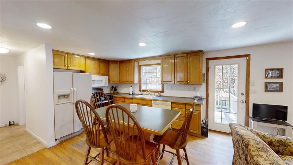 23 Tuckoosa Road Dennis, MA 02660 - Photo 4 of 41 Gallery Image 4