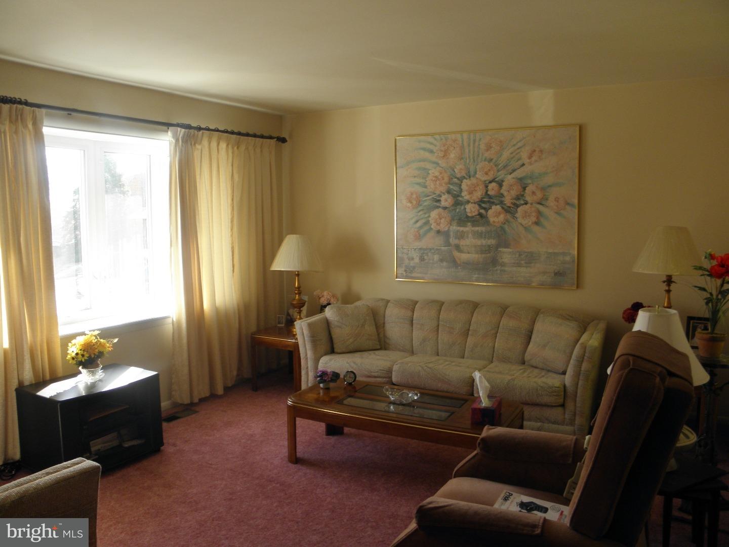 10822 Rayland Road Philadelphia, PA 19154 - Photo 3 of 24 Gallery Image 3
