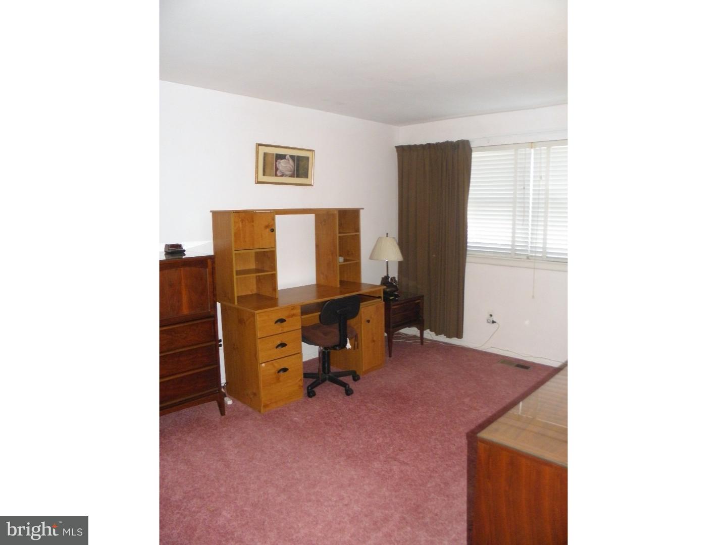 10822 Rayland Road Philadelphia, PA 19154 - Photo 10 of 24 Gallery Image 10