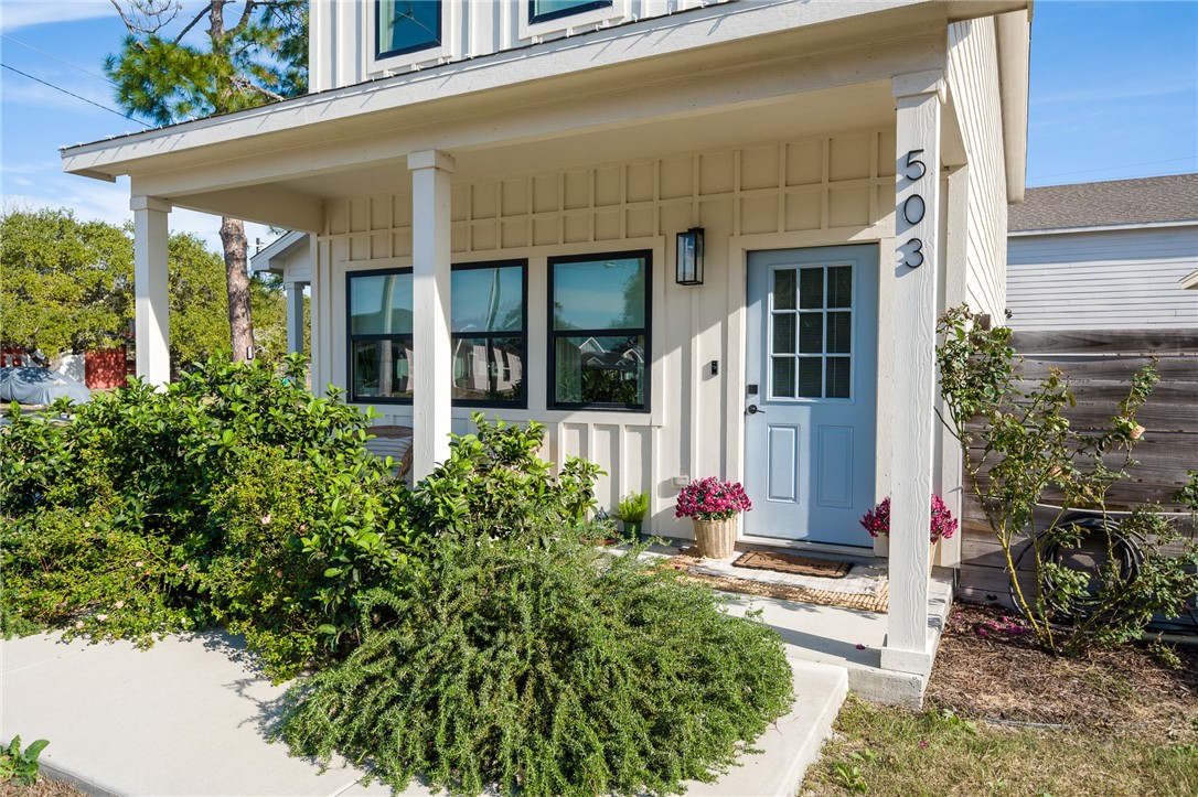503 South 13th Street Aransas Pass, TX 78336 - Photo 4 of 33 Front porch