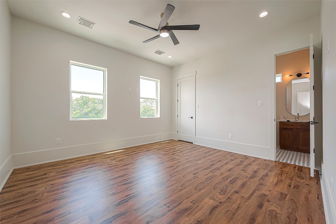 5510 Bosque Street Houston, TX 77056 - Photo 28 of 50 an empty room with windows and a ceiling fan