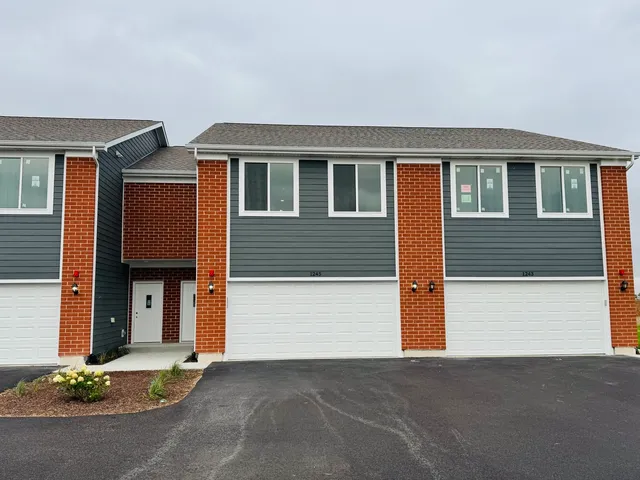 $2,400 | 1245 Gillespie Lane, Yorkville, IL 60560