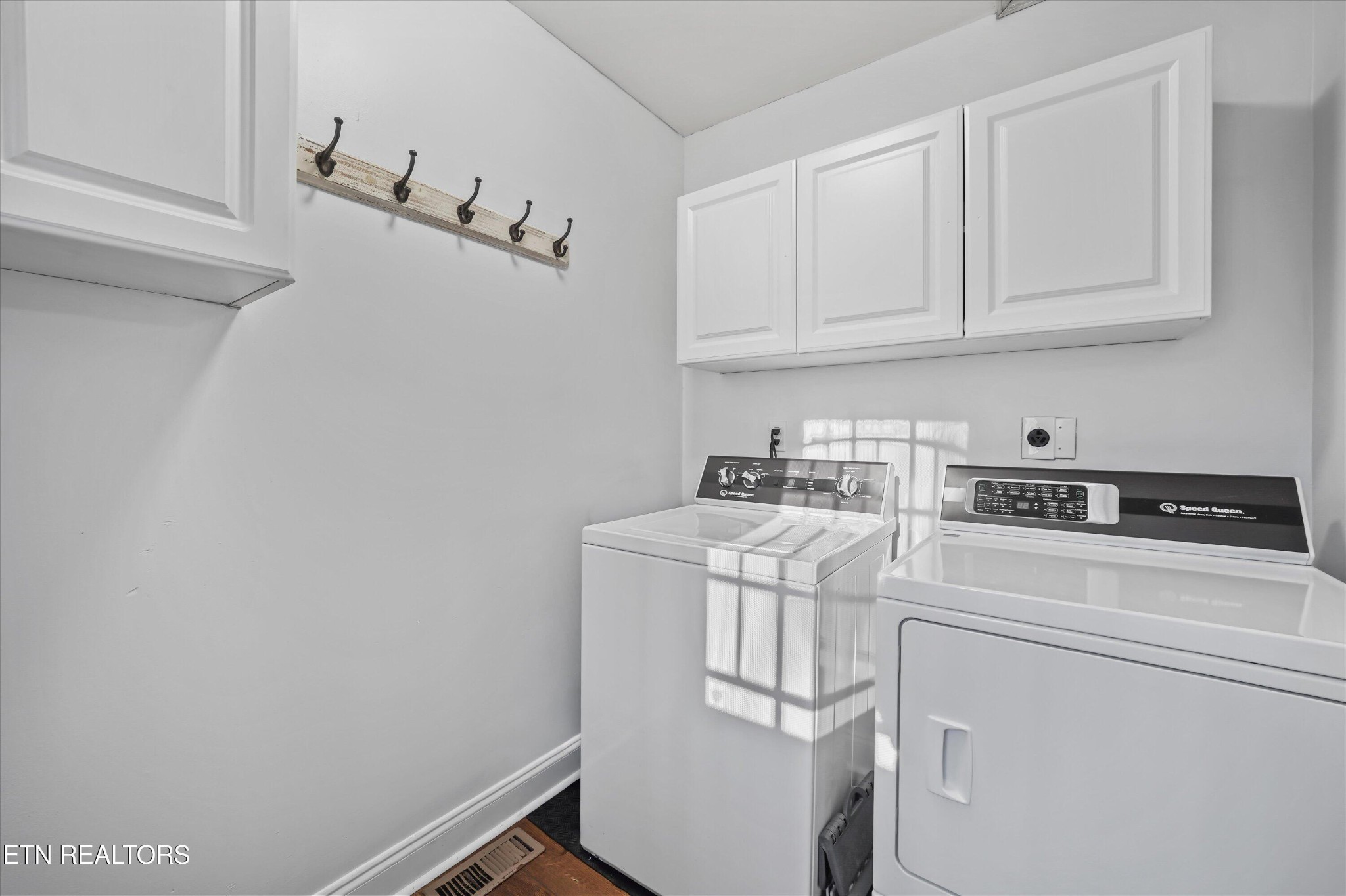 183 Laurel Road Clinton, TN 37716 - Photo 24 of 59