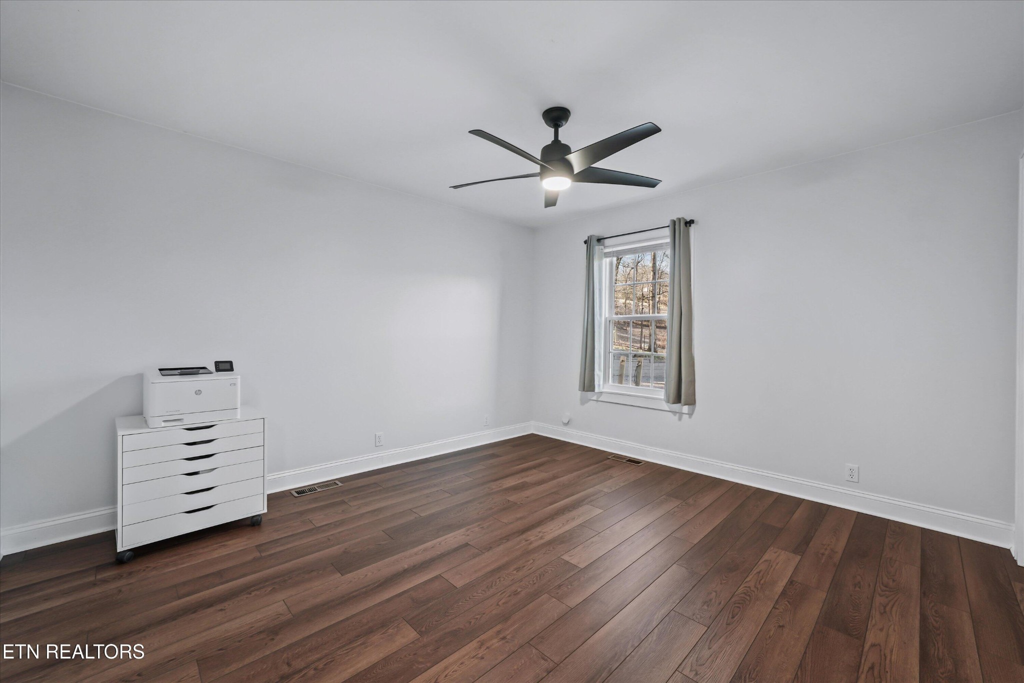 183 Laurel Road Clinton, TN 37716 - Photo 28 of 59 a view of room with hardwood floor and ceiling fan