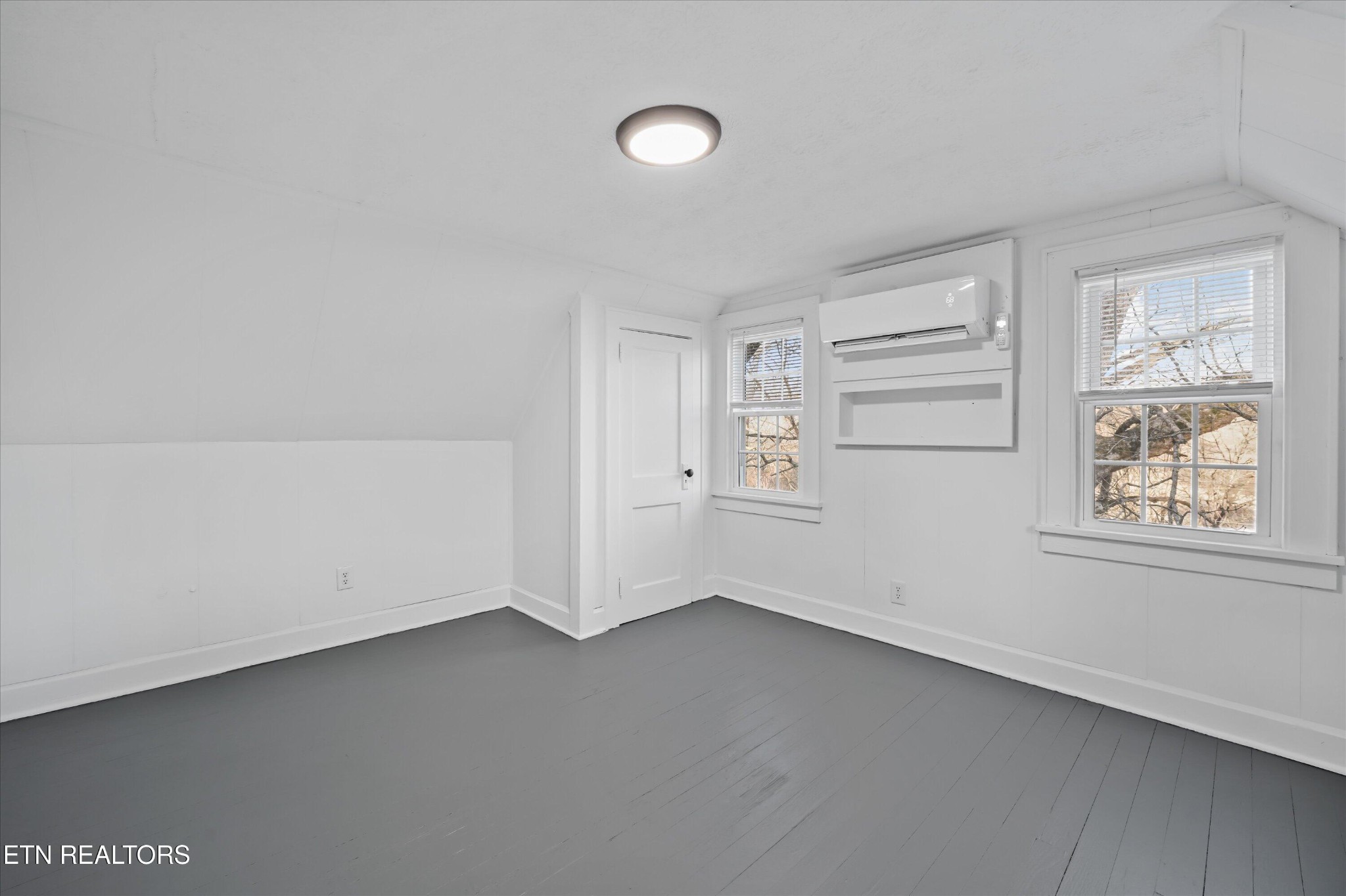 183 Laurel Road Clinton, TN 37716 - Photo 28 of 60 an empty room with windows and window