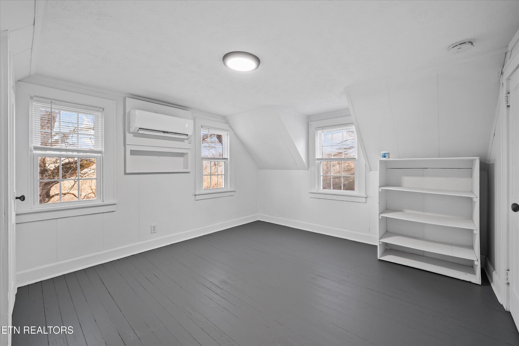 183 Laurel Road Clinton, TN 37716 - Photo 29 of 60 a view of room with window and ceiling fan