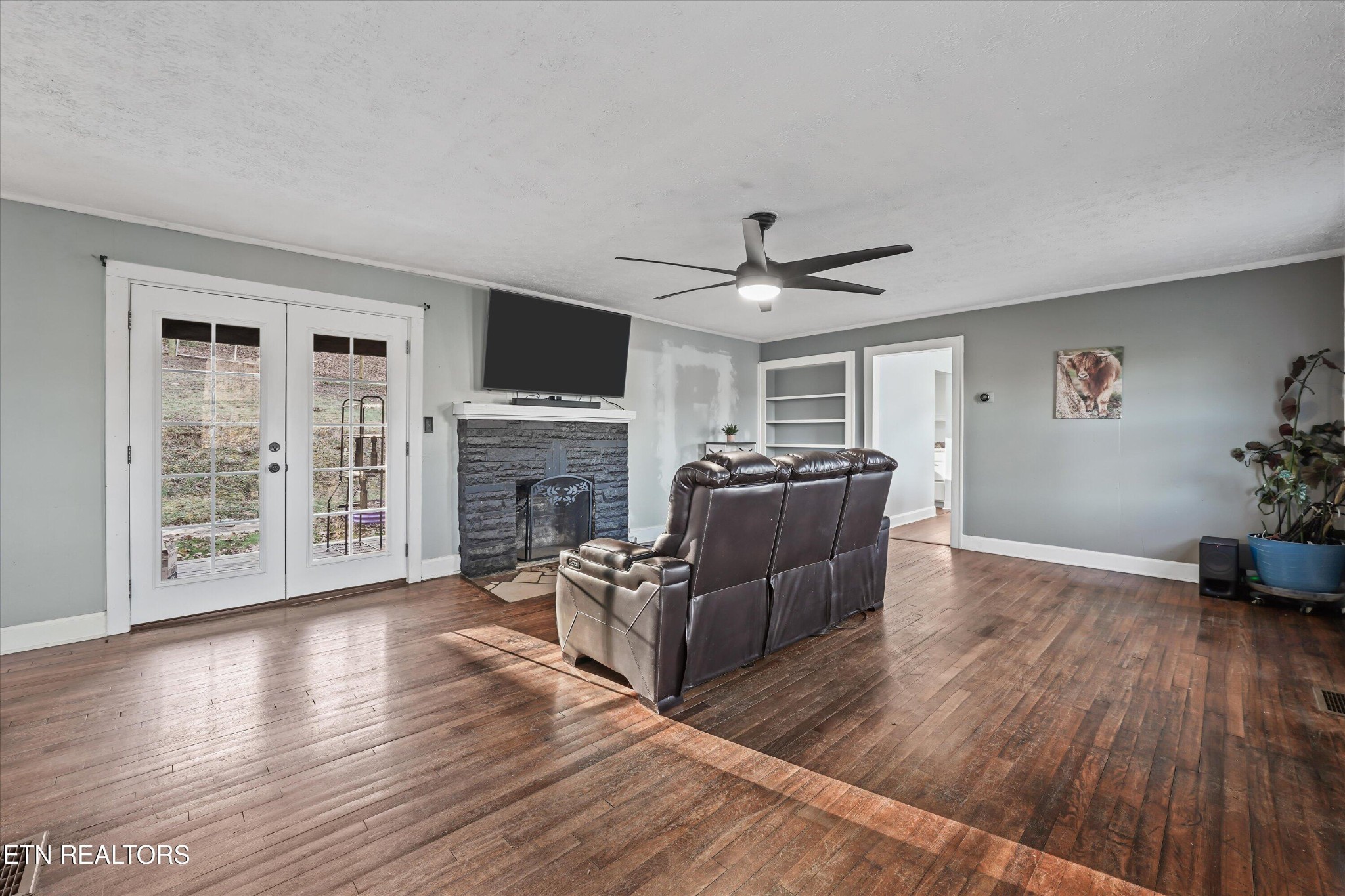 183 Laurel Road Clinton, TN 37716 - Photo 8 of 59 a living room with furniture a flat screen tv and a fireplace