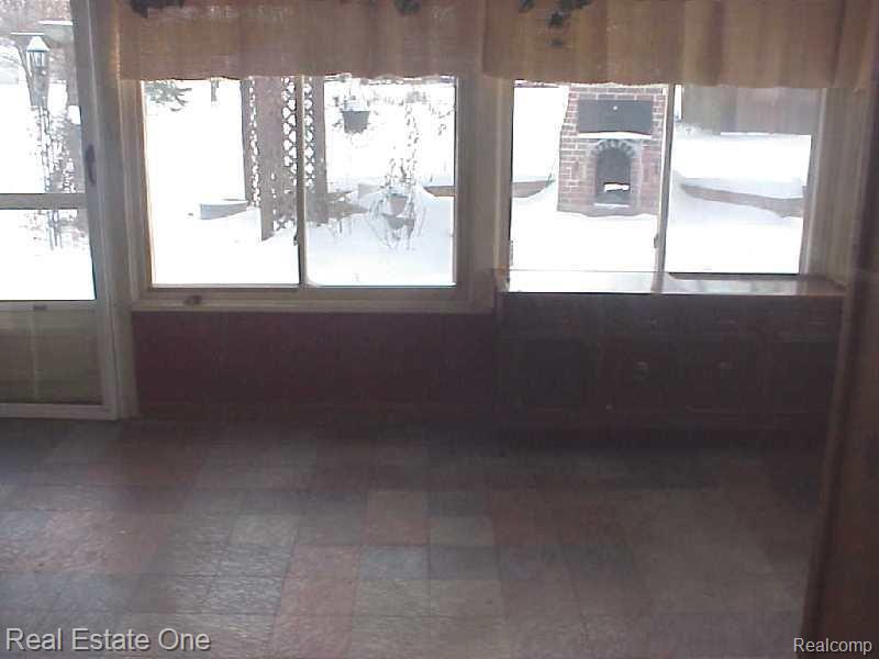 9534 Wayne Road Livonia, MI 48150 - Photo 4 of 13 Sunroom
