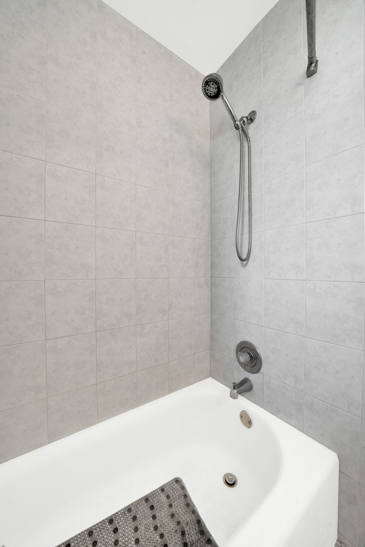 8912 Windsor Lane Bridgeview, IL 60455 - Photo 6 of 25 a bathroom with a white bath tub