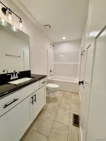 $365,000 | 713 Conner Circle, Fairview Heights, IL 62208