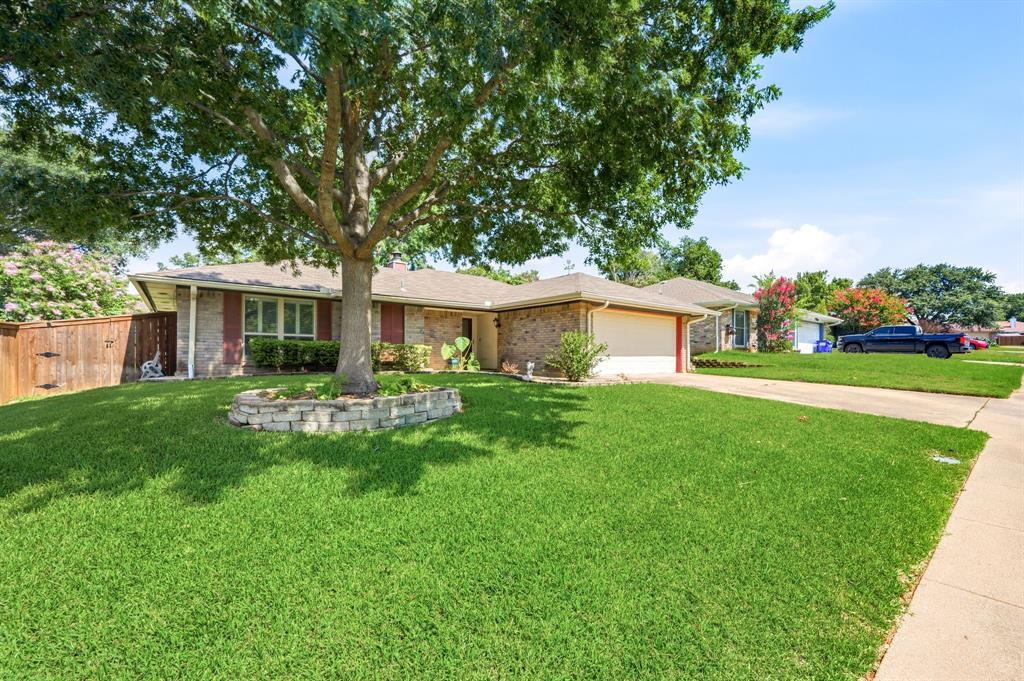 2507 Poppy Lane Euless, TX 76039 - Photo 2 of 29