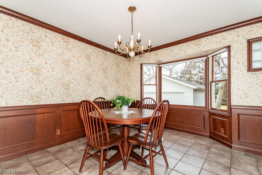 5155 Eastover Road Cleveland, OH 44124 - Photo 15 of 46 Dining Area