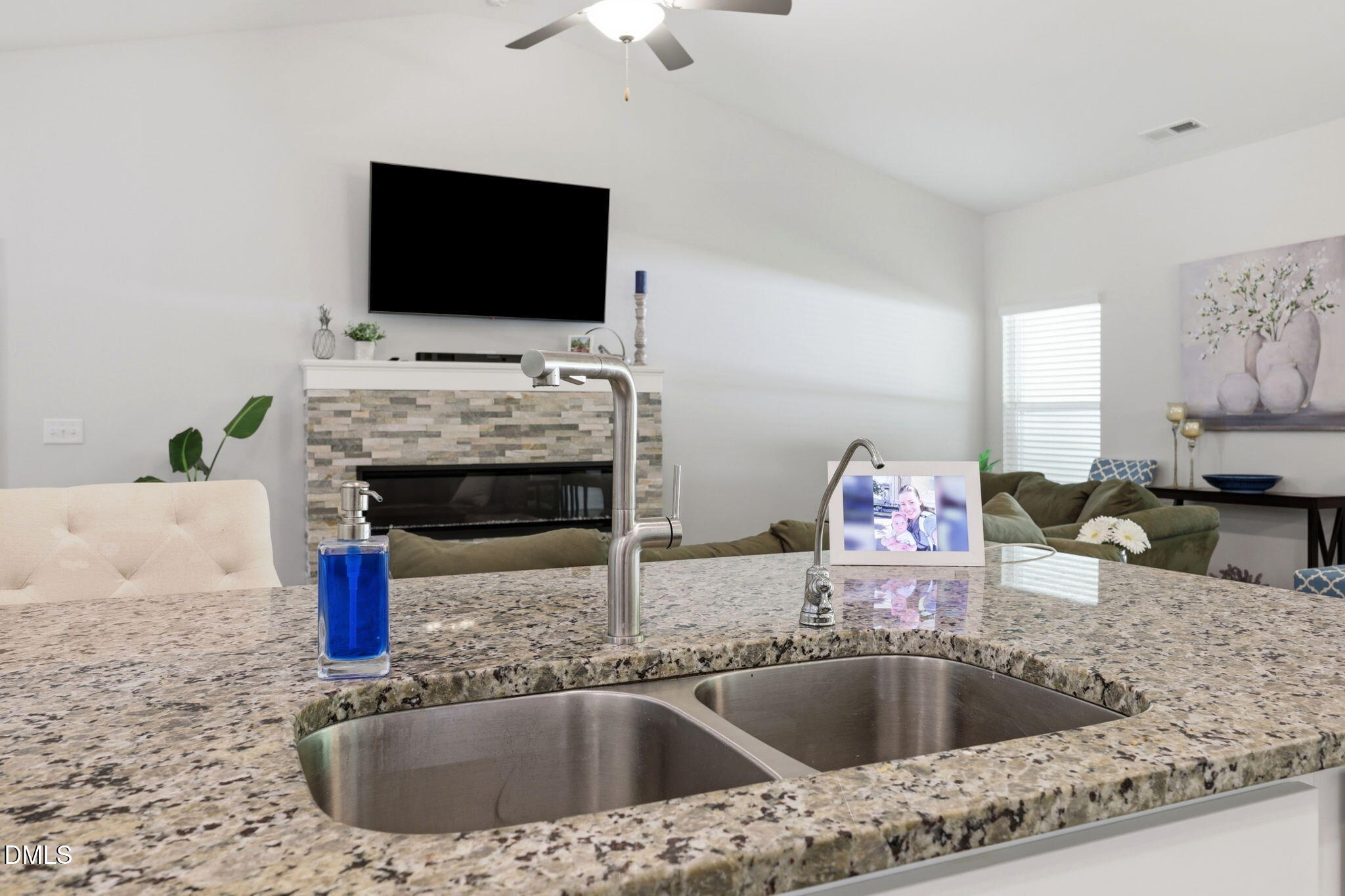 7012 Vanover Drive Raleigh, NC 27604 - Photo 15 of 41 Island Overlooks Living Room