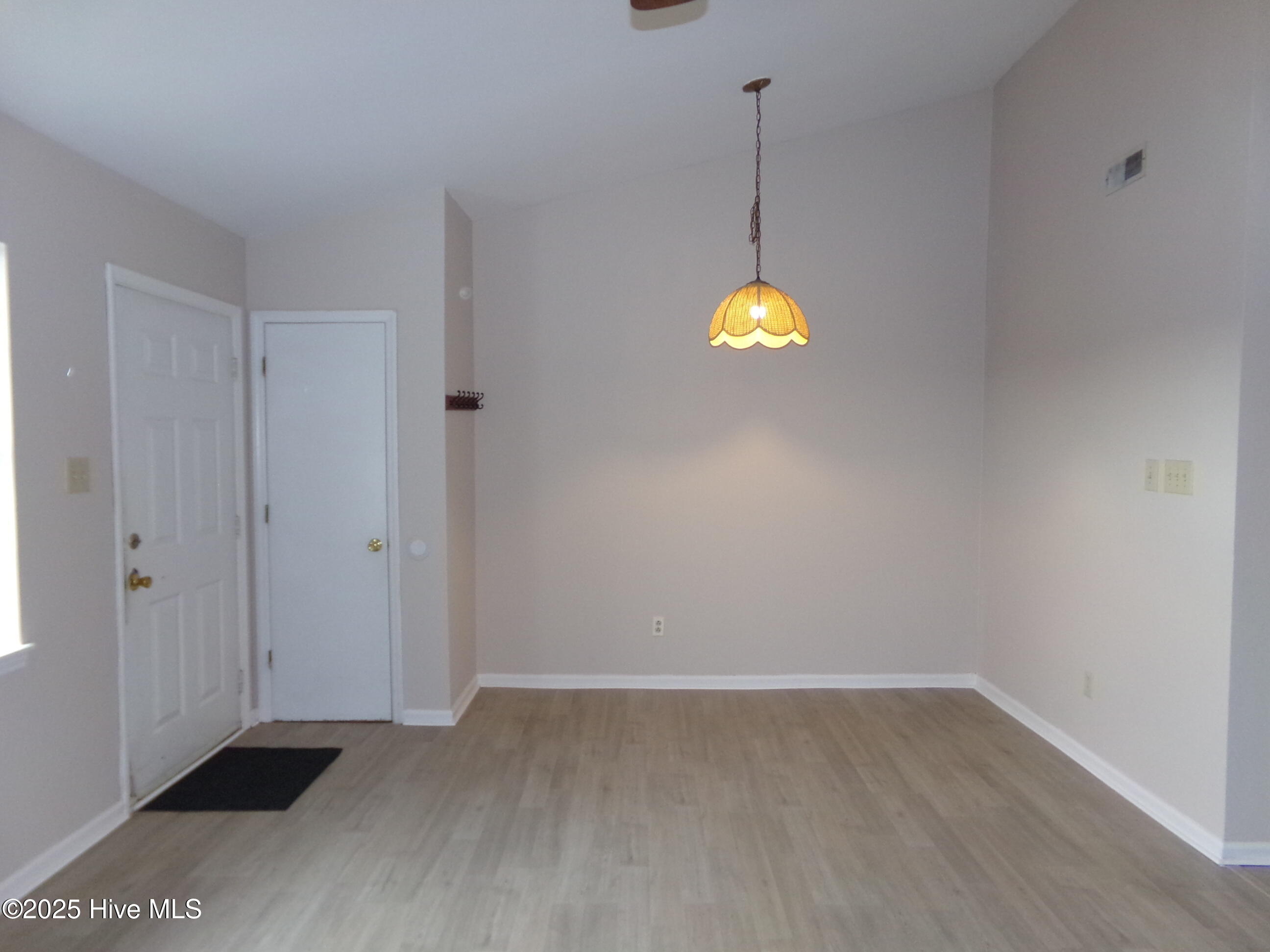 138 B Witten Circle, Unit B Havelock, NC 28532 - Photo 5 of 19 100_0091