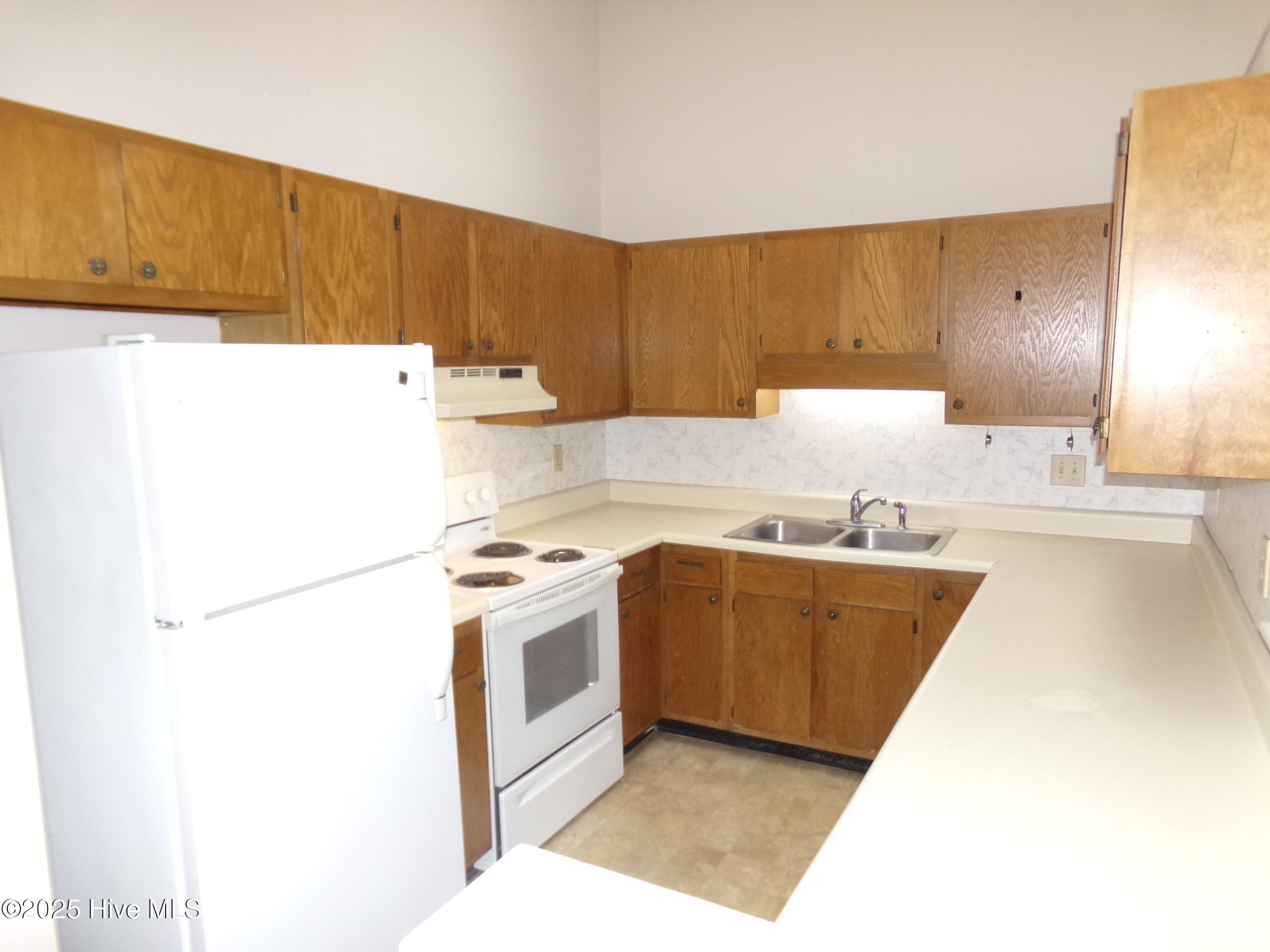 138 B Witten Circle, Unit B Havelock, NC 28532 - Photo 8 of 19 100_0120