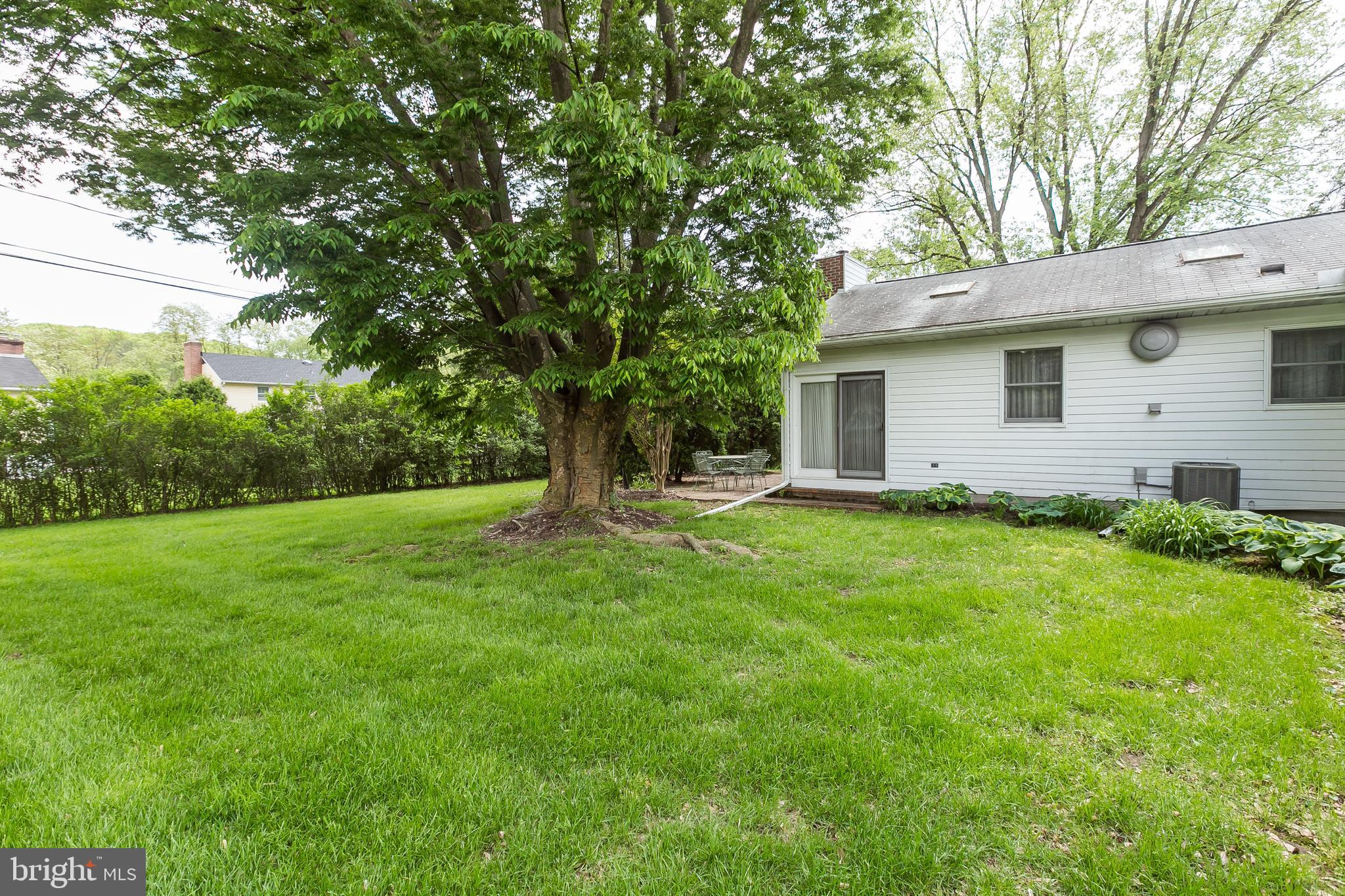 8203 Burnley Road Baltimore, MD 21204 - Photo 37 of 40 Side yard