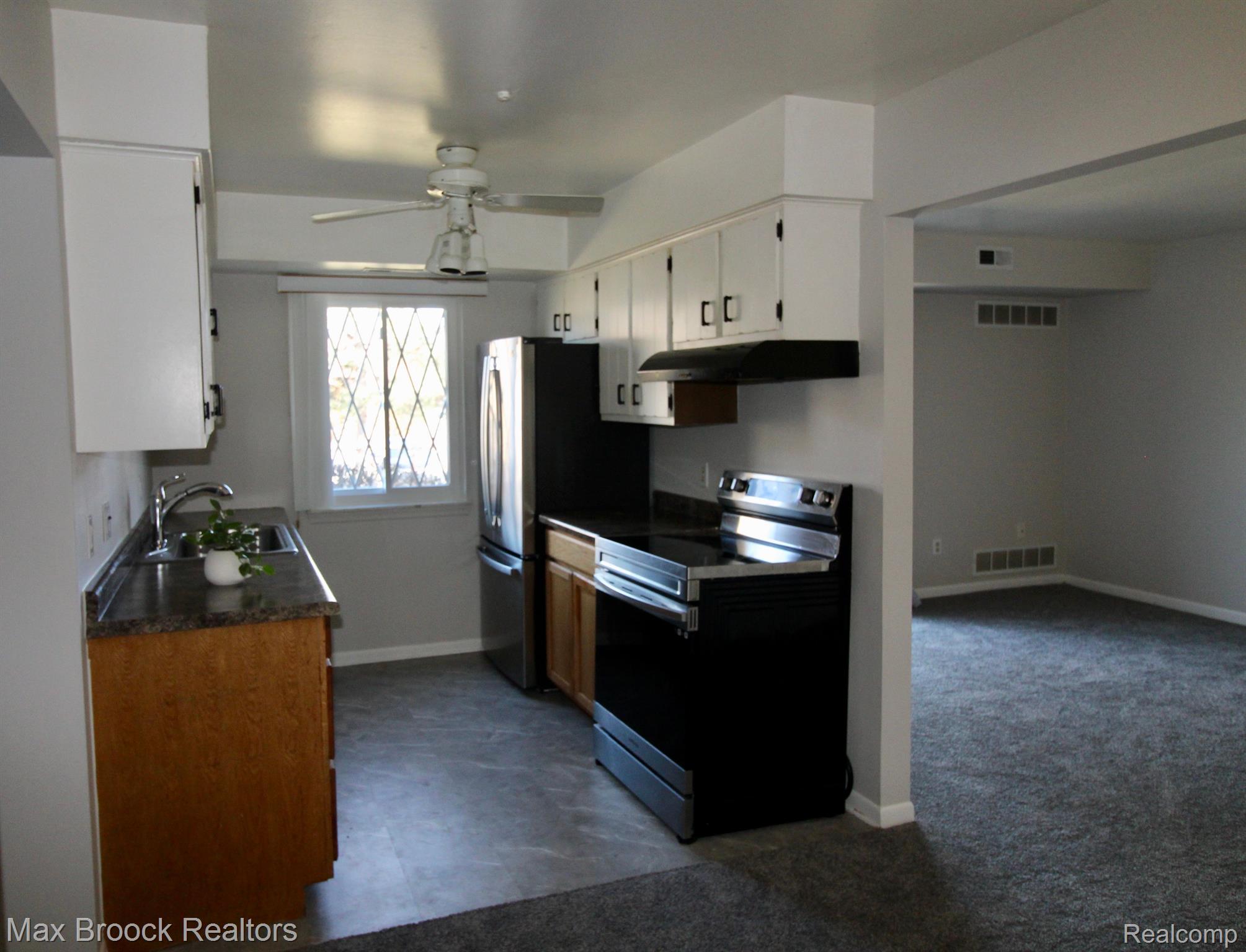 256 East Thirteen Mile Road, Unit 6 Madison Heights, MI 48071 - Photo 8 of 29