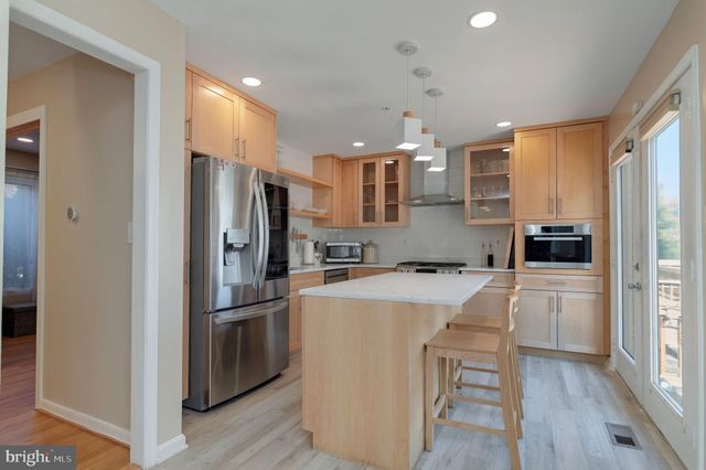 $699,000 | 2 Rockcrest Circle, Rockville, MD 20851