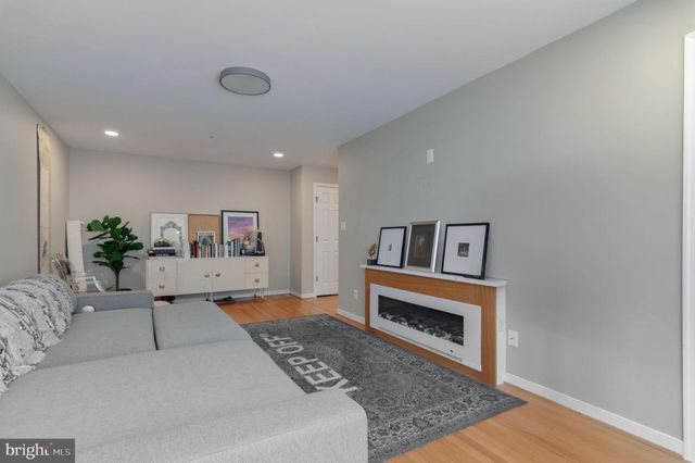 $699,000 | 2 Rockcrest Circle, Rockville, MD 20851