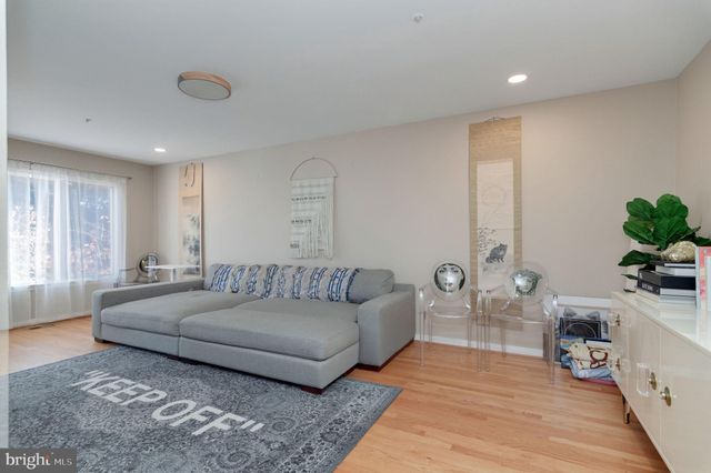 $699,000 | 2 Rockcrest Circle, Rockville, MD 20851