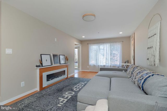 $699,000 | 2 Rockcrest Circle, Rockville, MD 20851