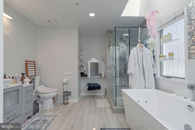 $699,000 | 2 Rockcrest Circle, Rockville, MD 20851