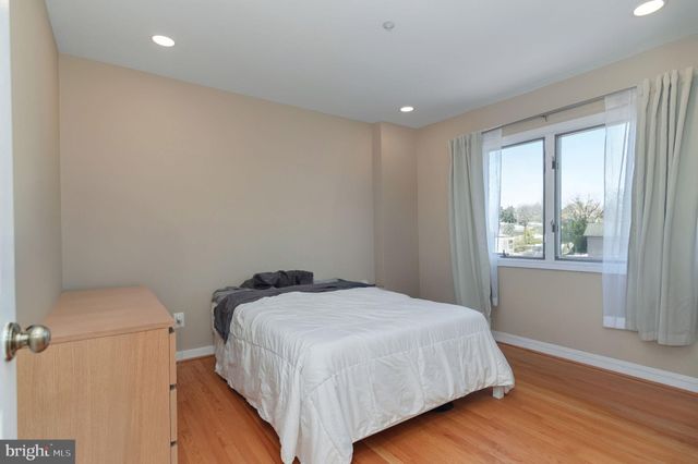 $699,000 | 2 Rockcrest Circle, Rockville, MD 20851