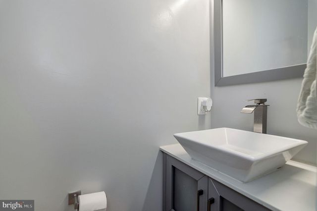 $699,000 | 2 Rockcrest Circle, Rockville, MD 20851