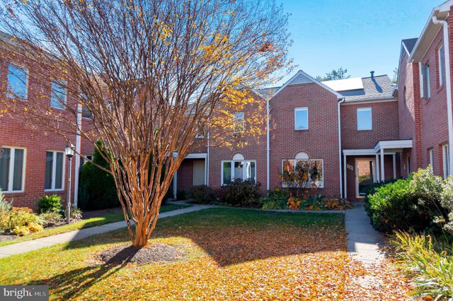 $699,000 | 2 Rockcrest Circle, Rockville, MD 20851
