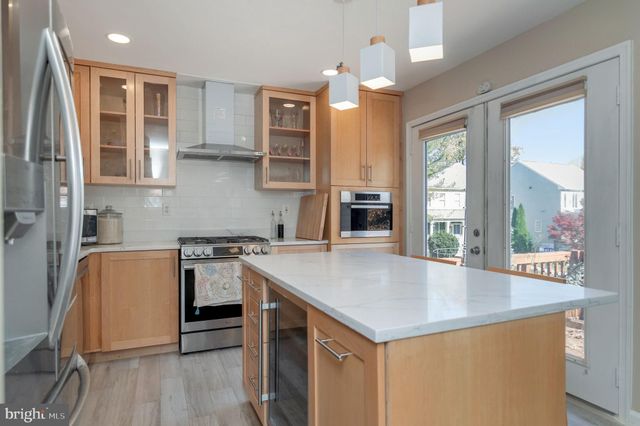 $699,000 | 2 Rockcrest Circle, Rockville, MD 20851