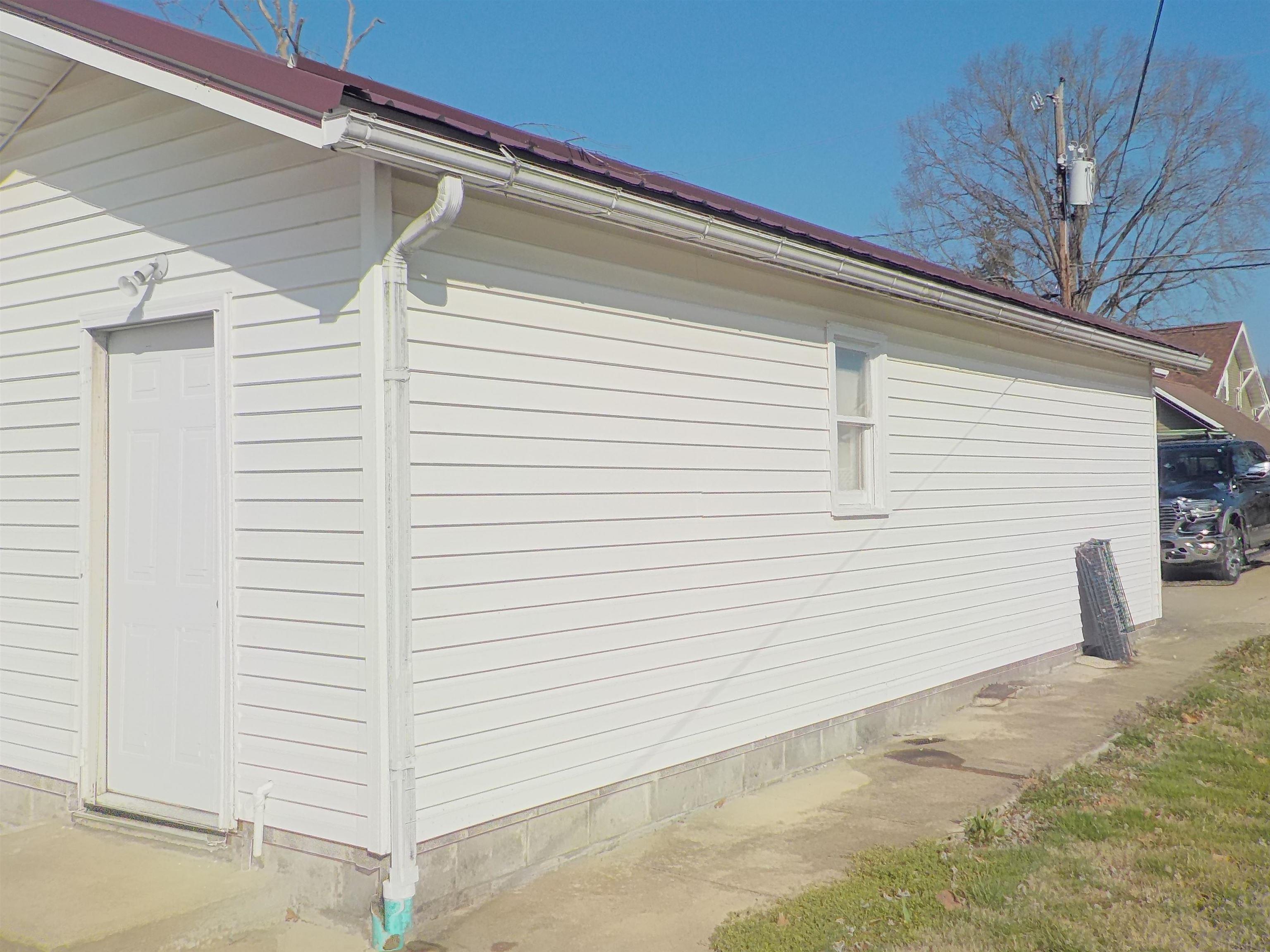 2035 13th Street Bedford, IN 47421 - Photo 14 of 18