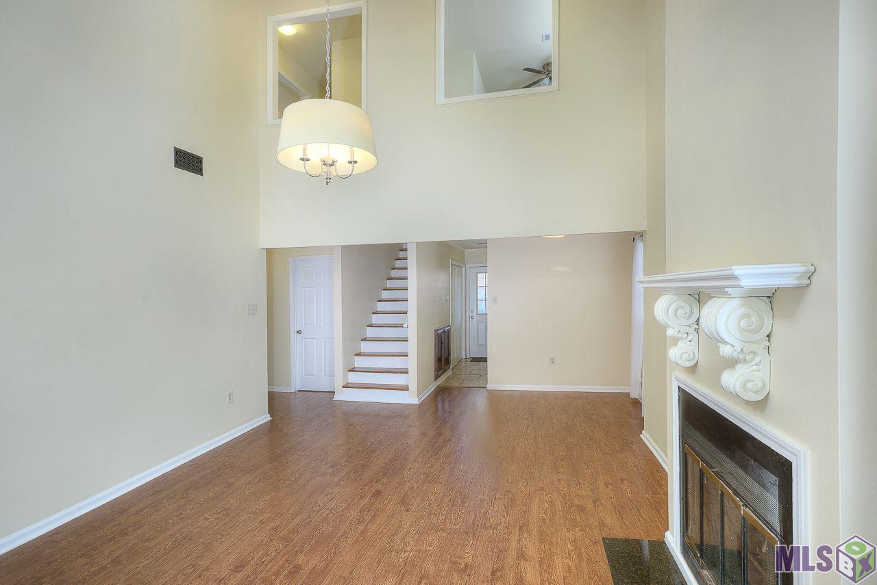 1859 Stonegate Court Baton Rouge, LA 70815 - Photo 5 of 19 Living room dining room and into the kitchen
