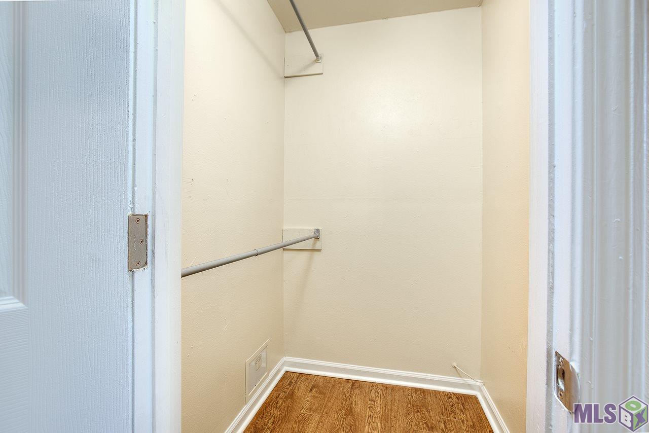 1859 Stonegate Court Baton Rouge, LA 70815 - Photo 9 of 19 Large walk-in closet