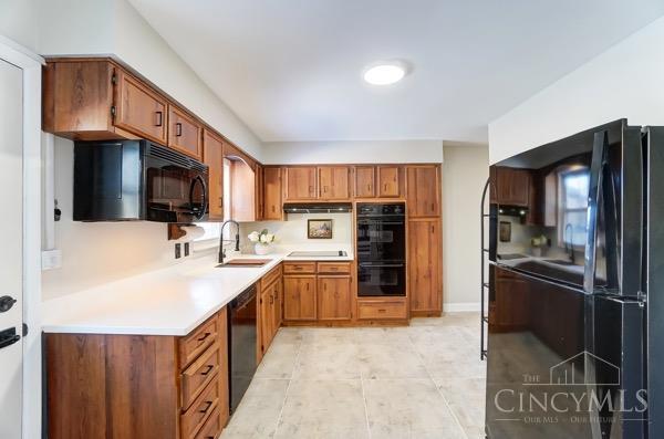 5724 Lawrence Road Cincinnati, OH 45248 - Photo 15 of 44