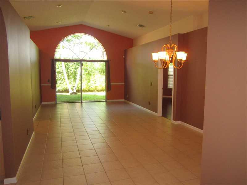 9331 Tango Terrace Boca Raton, FL 33496 - Photo 6 of 31 Living Room
