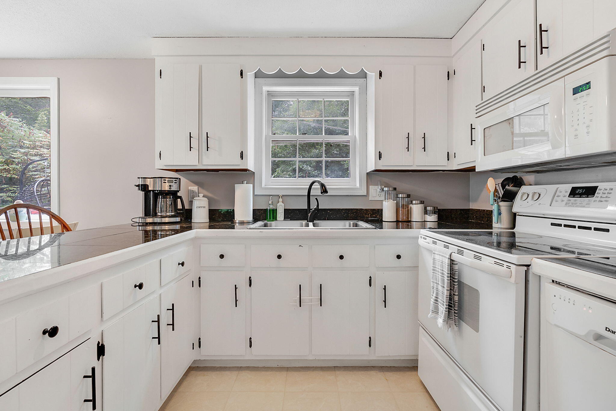 252 Yarmouth Road Gray, ME 04039 - Photo 7 of 31 252Yarmouth-30