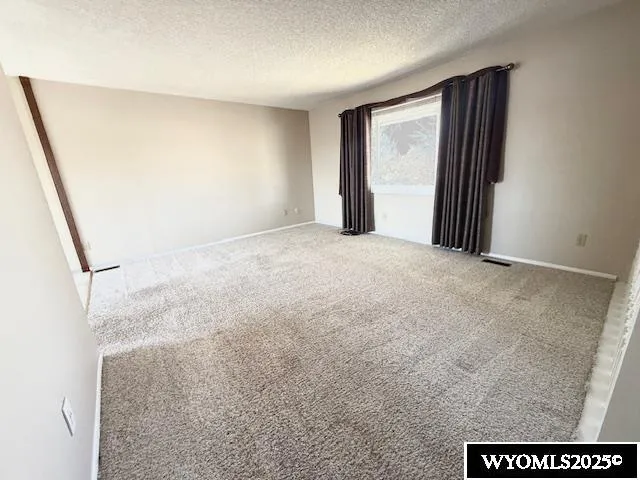 $349,900 | 1009 Mesa Drive, Douglas, WY 82633