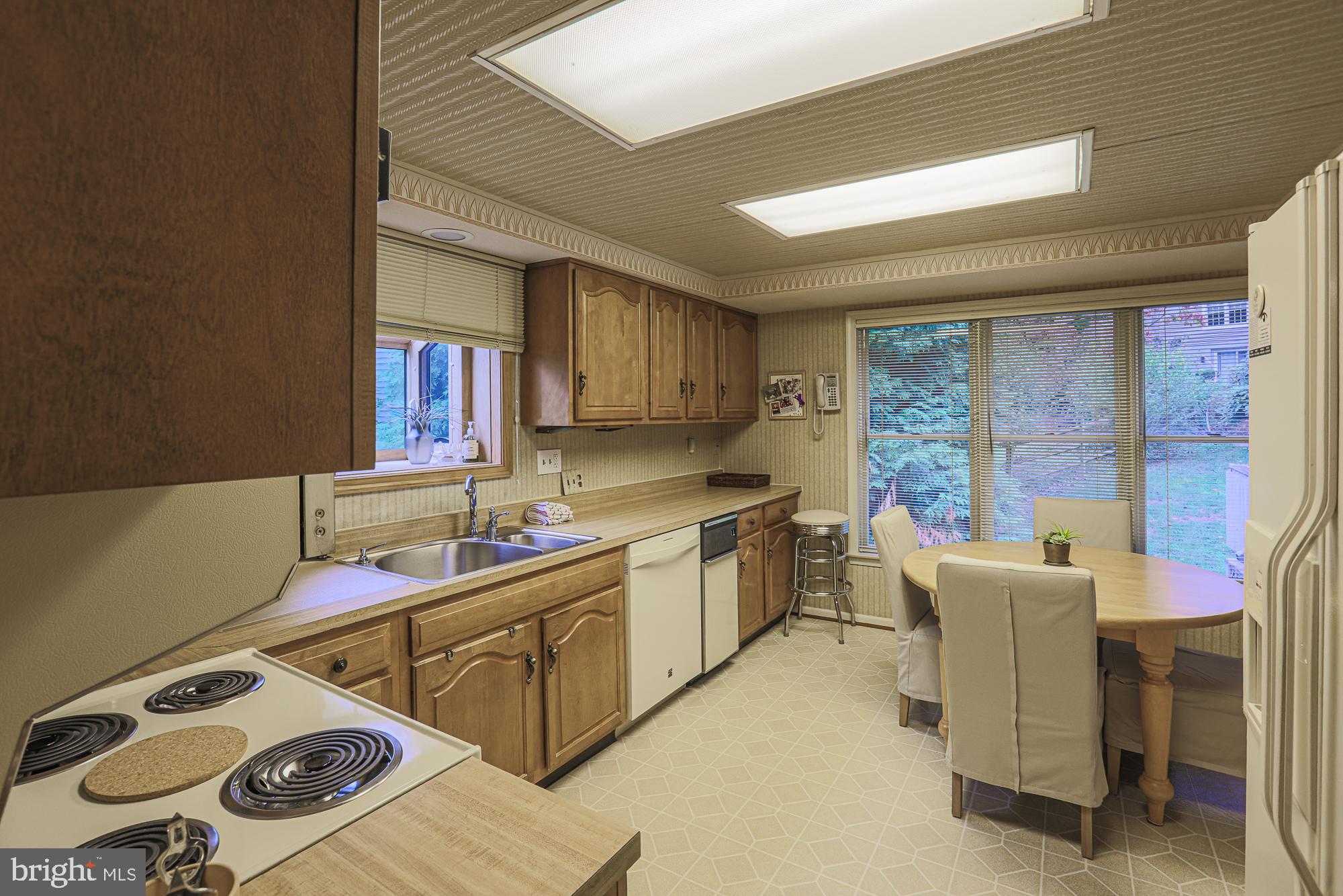 260 Hunters Ridge Road Lutherville-Timonium, MD 21093 - Photo 18 of 48 a kitchen that has a sink and a stove