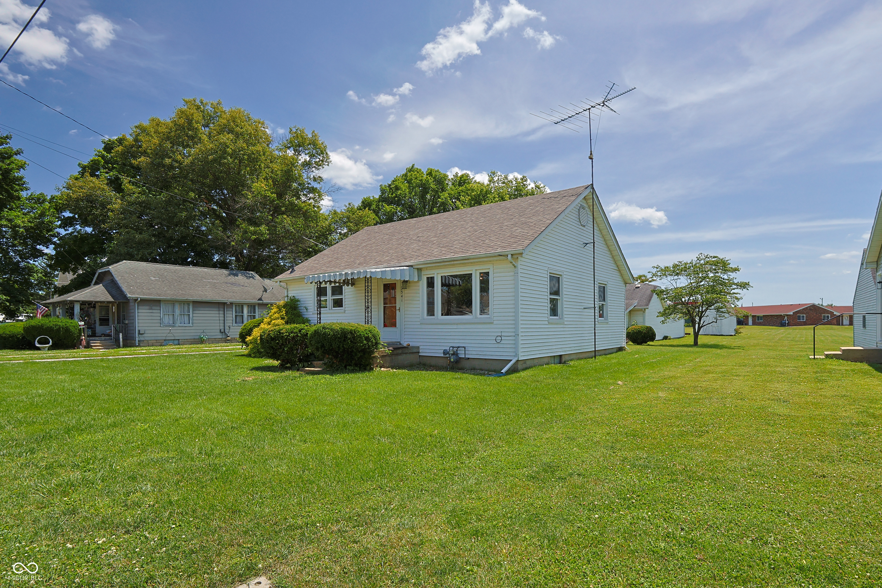 2341 Indiana Avenue Columbus, IN 47201 - Photo 2 of 35