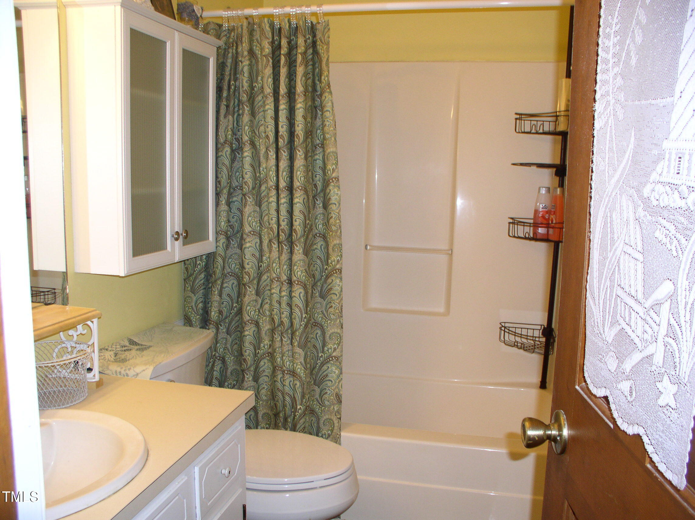 105 Lake Road Henderson, NC 27537 - Photo 19 of 51 Full Bathroom #2